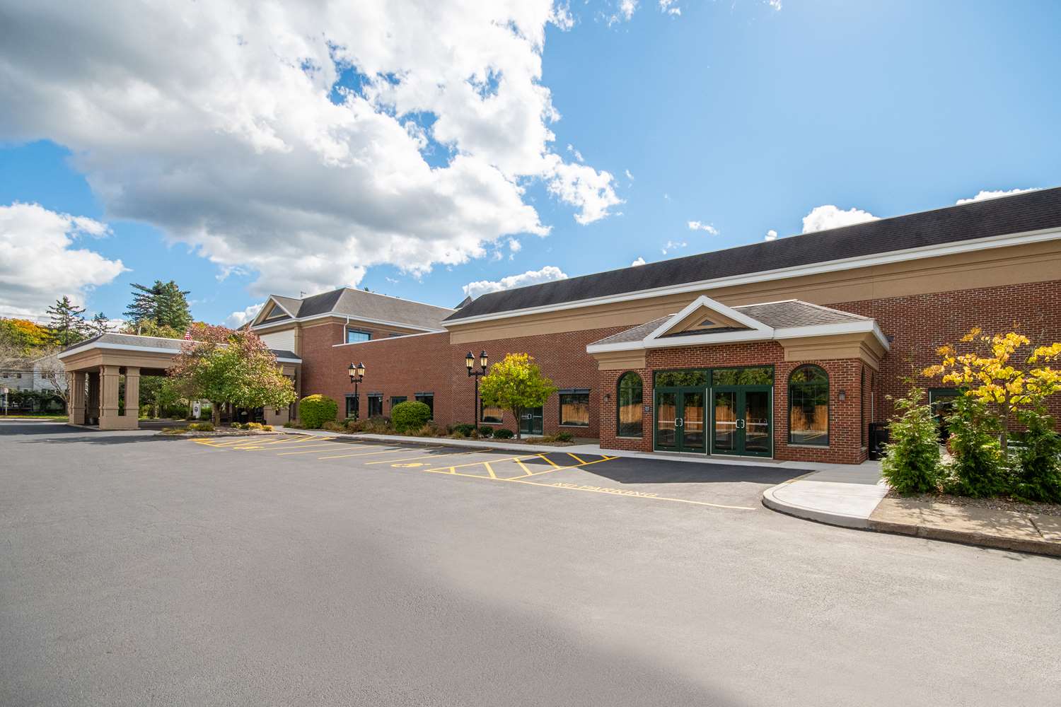 hampton inn east aurora