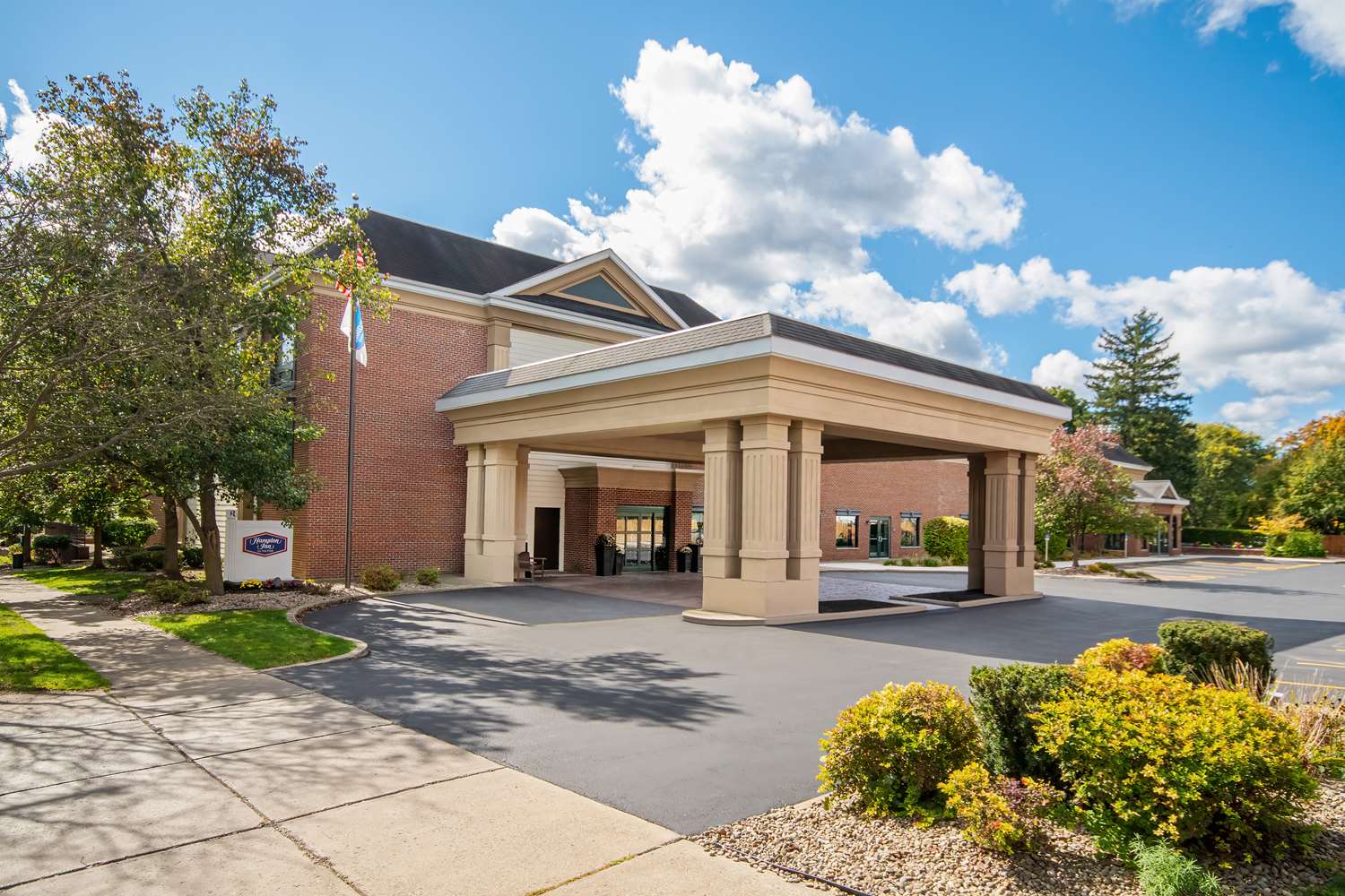 hampton inn east aurora