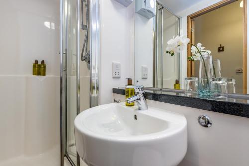 Km Apartments,5-9 Richmond Place,3 star