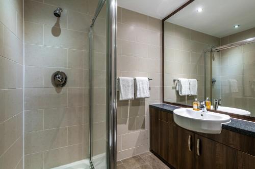 Km Apartments,5-9 Richmond Place,3 star