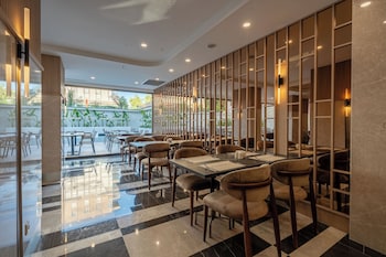 awen lara hotel