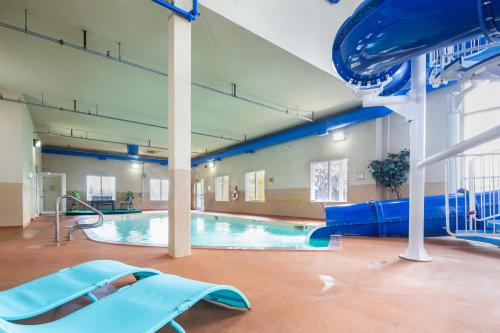 holiday inn express hotel and suites edson by ihg