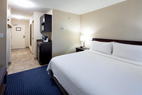 holiday inn express hotel and suites edson by ihg