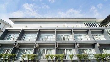 b2 nakhon sawan boutique and budget hotel