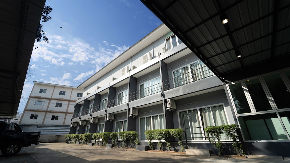 b2 nakhon sawan boutique and budget hotel