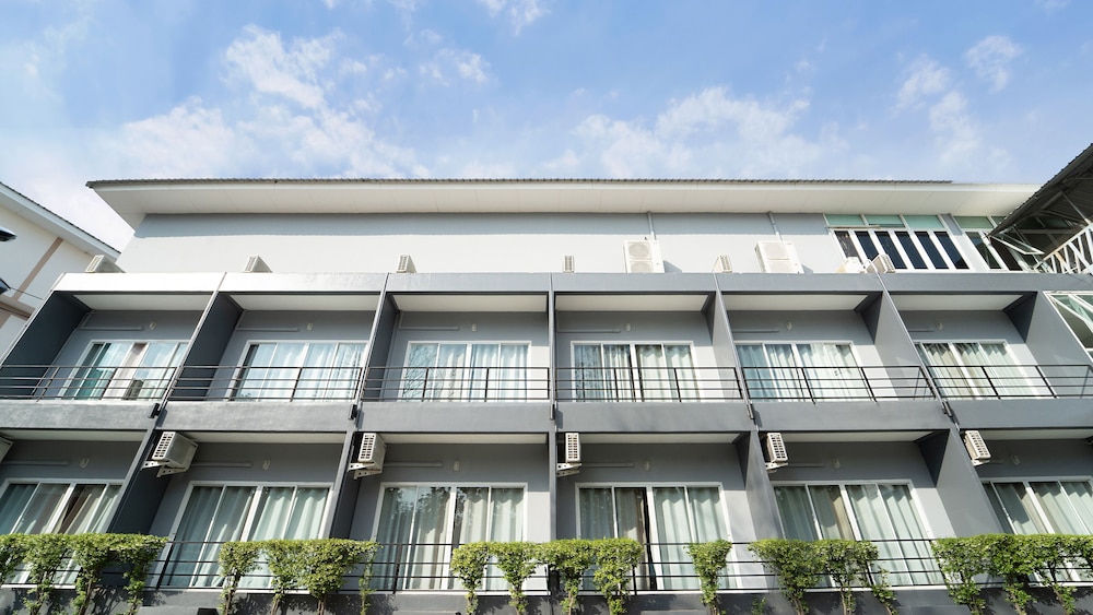 b2 nakhon sawan boutique and budget hotel