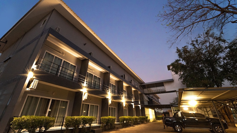 b2 nakhon sawan boutique and budget hotel