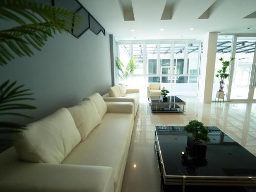 b2 nakhon sawan boutique and budget hotel