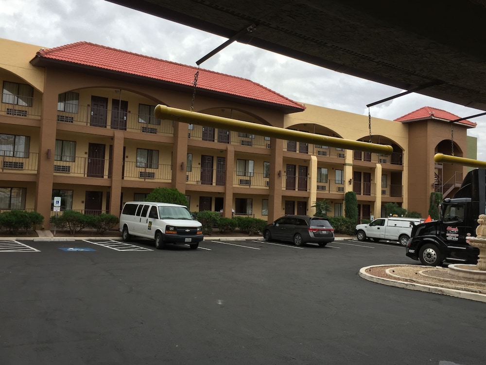 quality inn airport east