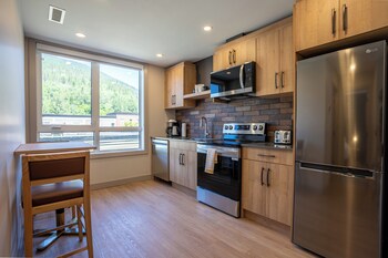 basecamp suites revelstoke