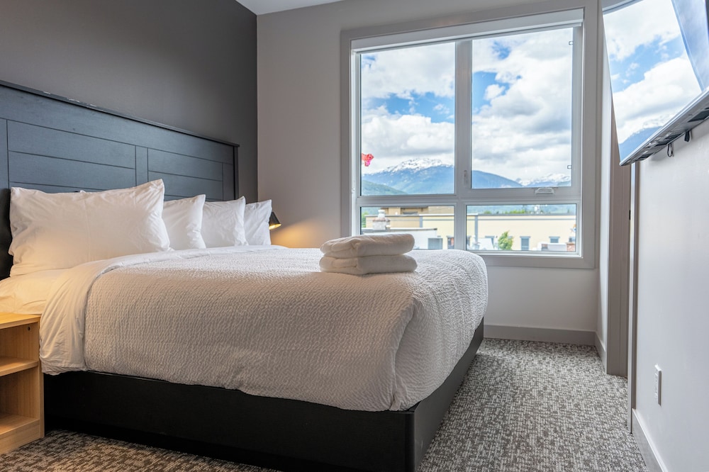 basecamp suites revelstoke