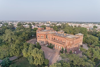 raj niwas palace