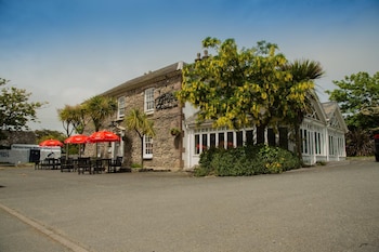 the grove hotel