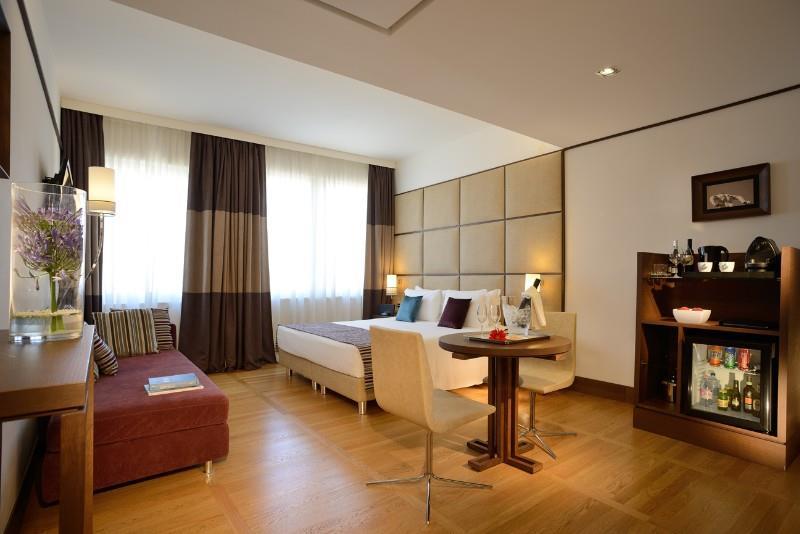 the independent hotel