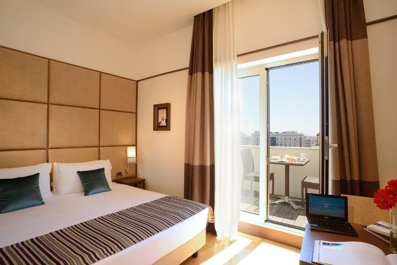 the independent hotel