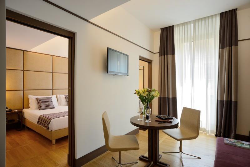 the independent hotel