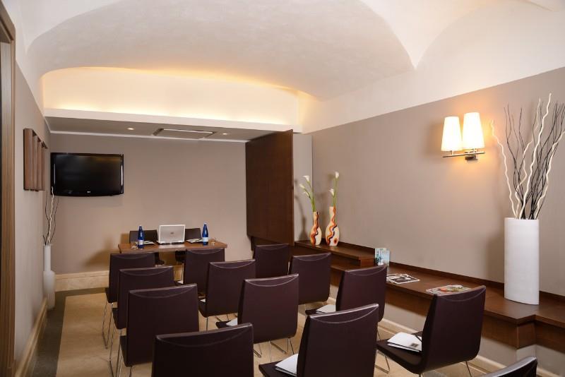 the independent hotel