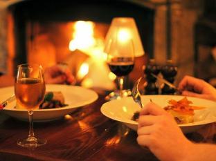 the wheelwrights arms hotel
