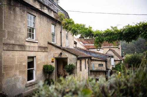 the wheelwrights arms hotel