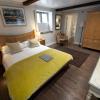 the wheelwrights arms hotel