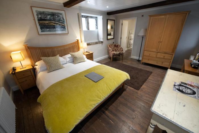 the wheelwrights arms hotel