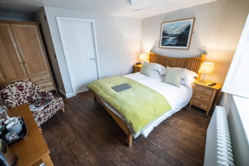 the wheelwrights arms hotel