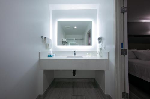 travelodge inn and suites by wyndham west covina