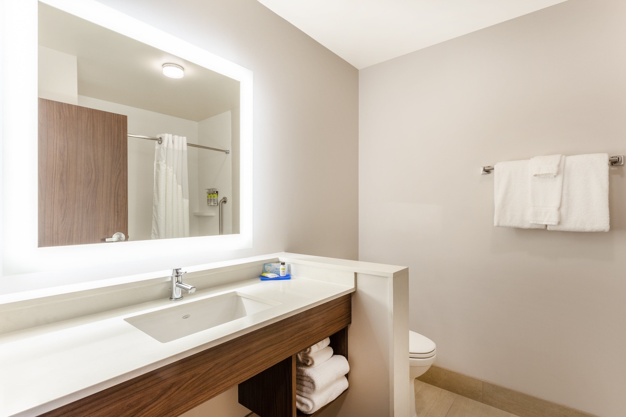 holiday inn express and suites springfield north by ihg