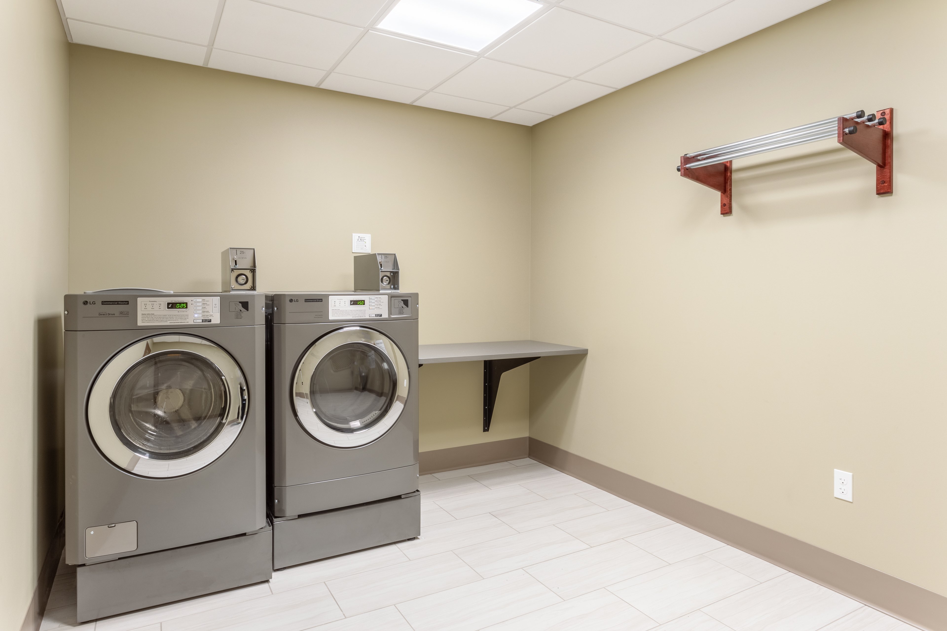 holiday inn express and suites springfield north by ihg