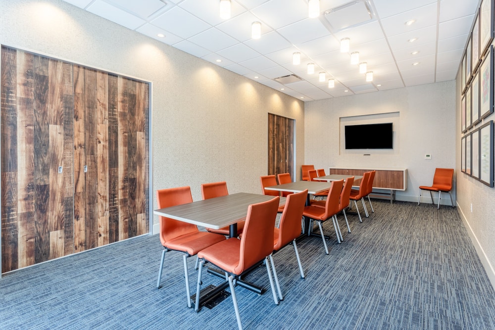holiday inn express and suites springfield north by ihg