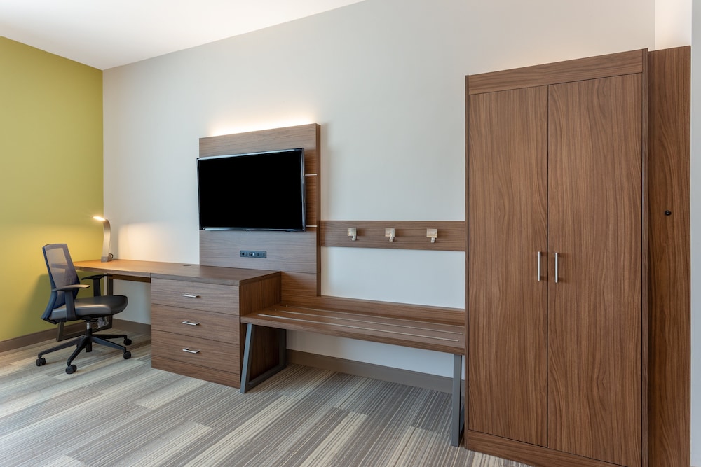 holiday inn express and suites springfield north by ihg