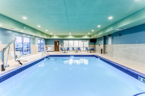 holiday inn express and suites springfield north by ihg
