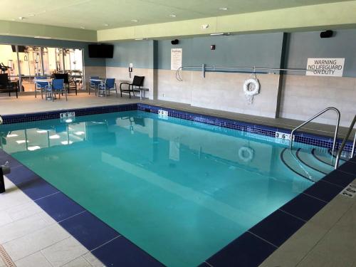 holiday inn express and suites springfield north by ihg