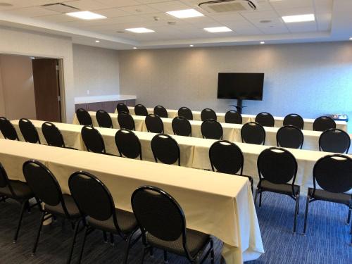holiday inn express and suites springfield north by ihg