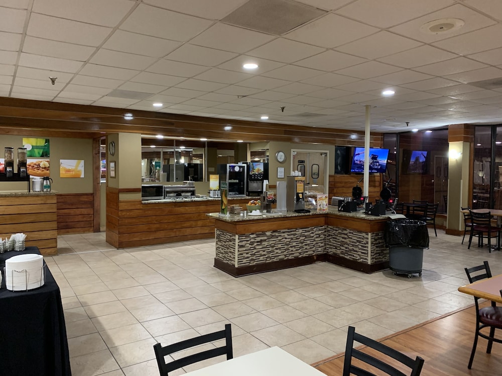 quality inn and suites pensacola bayview