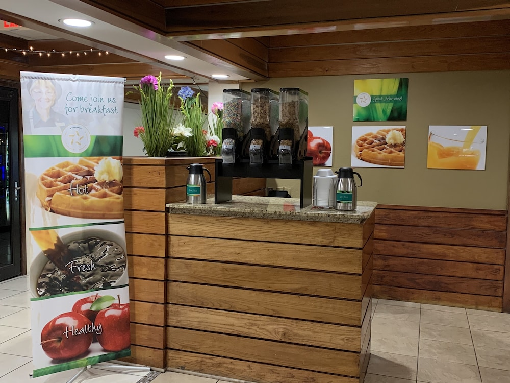 quality inn and suites pensacola bayview