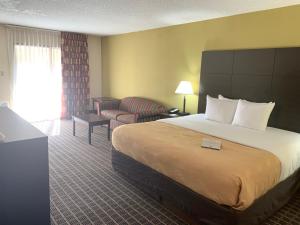 quality inn and suites pensacola bayview