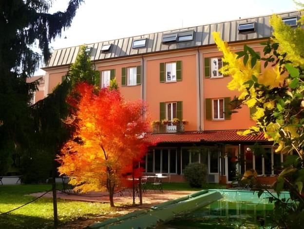 hotel milano pool and garden