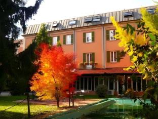 hotel milano pool and garden