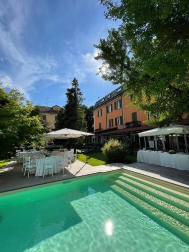 hotel milano pool and garden