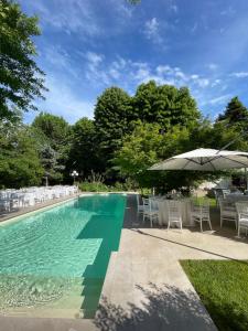 hotel milano pool and garden