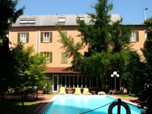 hotel milano pool and garden