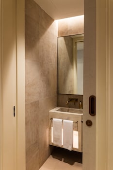 erth abu dhabi hotel