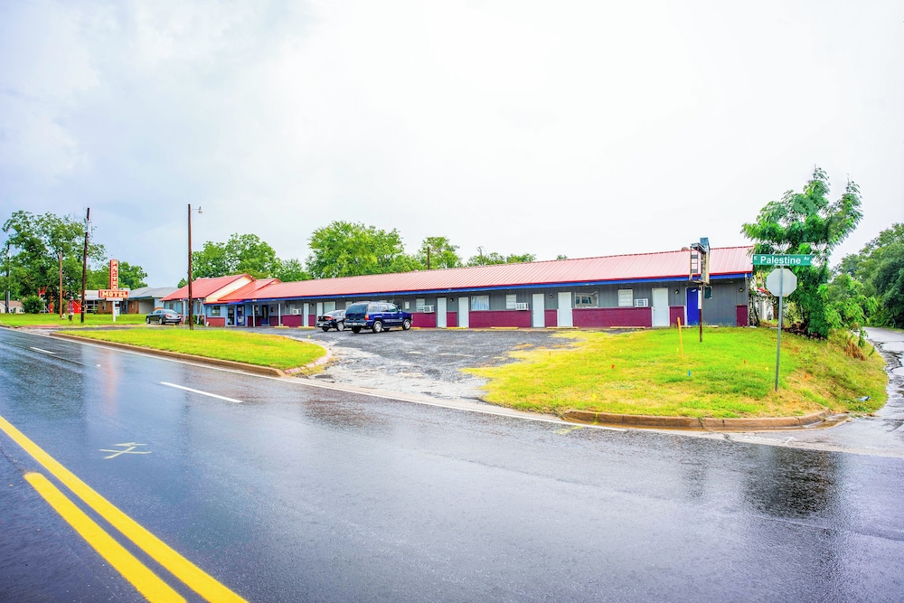 budget inn by oyo palestine tx hwy 79
