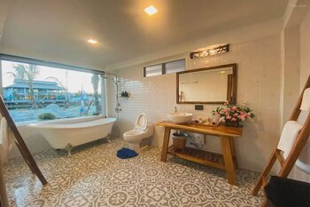 Buffalo Island Resort,,4 star
