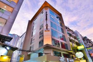 prestige suites nana