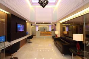 prestige suites nana