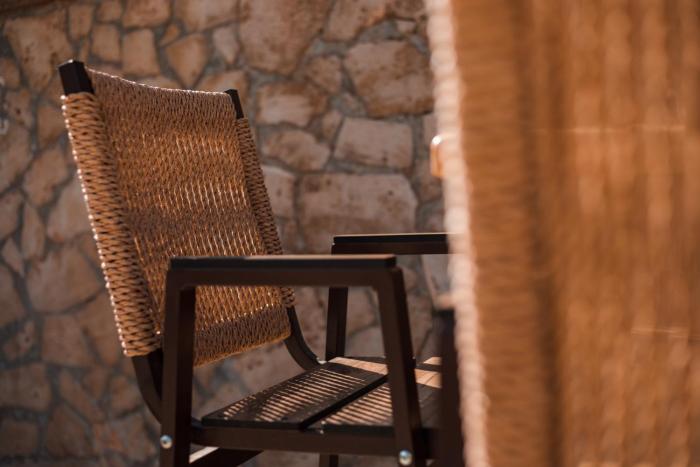 lambis studios and apartments