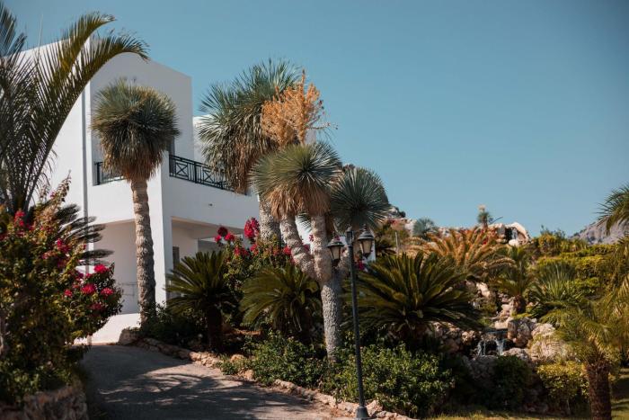 lambis studios and apartments