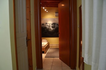 Saron Hotel,,2 star